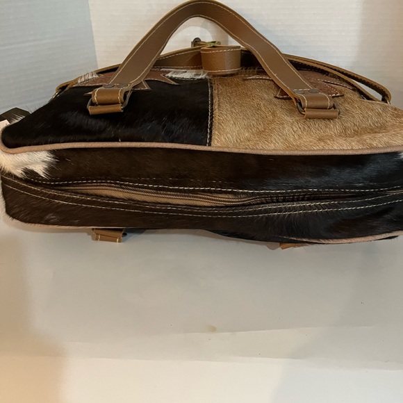 Hopoflybags shoulder Tote, Cowhide and Leather, inside cotton, Height 24” S-52” - Picture 3 of 5